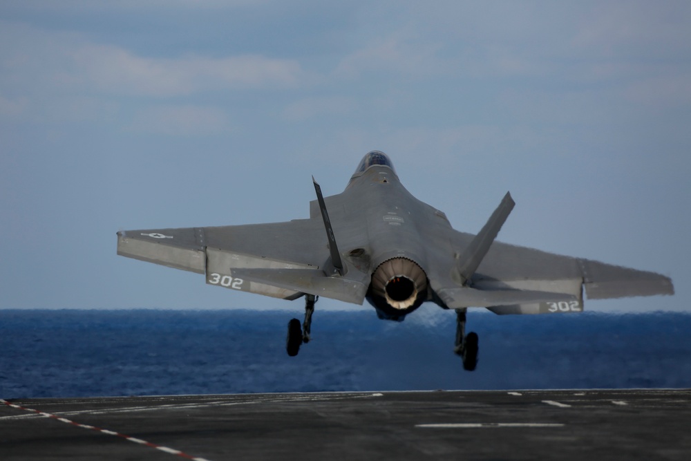 Abraham Lincoln conducts flight operations