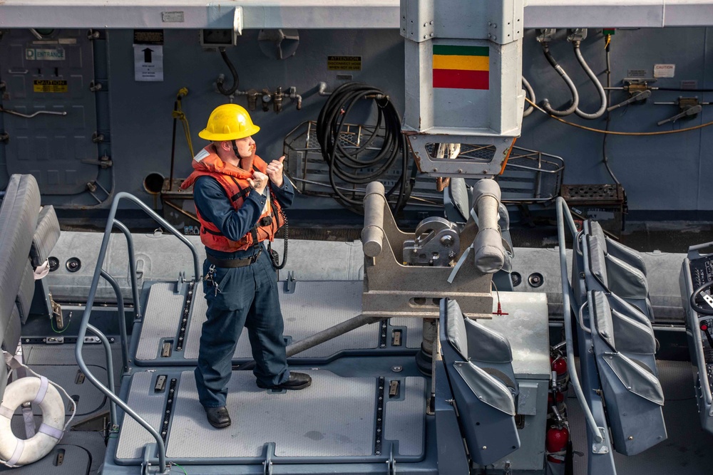 USS Arlington Sailor Directs Knuckle Boom Crane