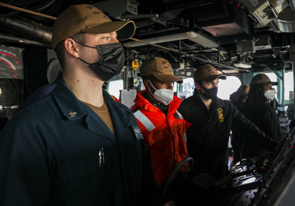 USS Porter (DDG 78) gets underway