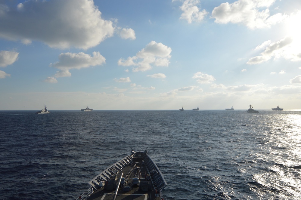 US Pacific Fleet Forces, Alongside JMSDF, Participate in Joint Training Exercise