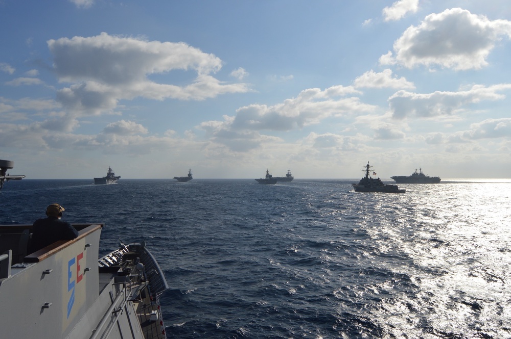 US Pacific Fleet Forces, Alongside JMSDF, Participate in Joint Training Exercise