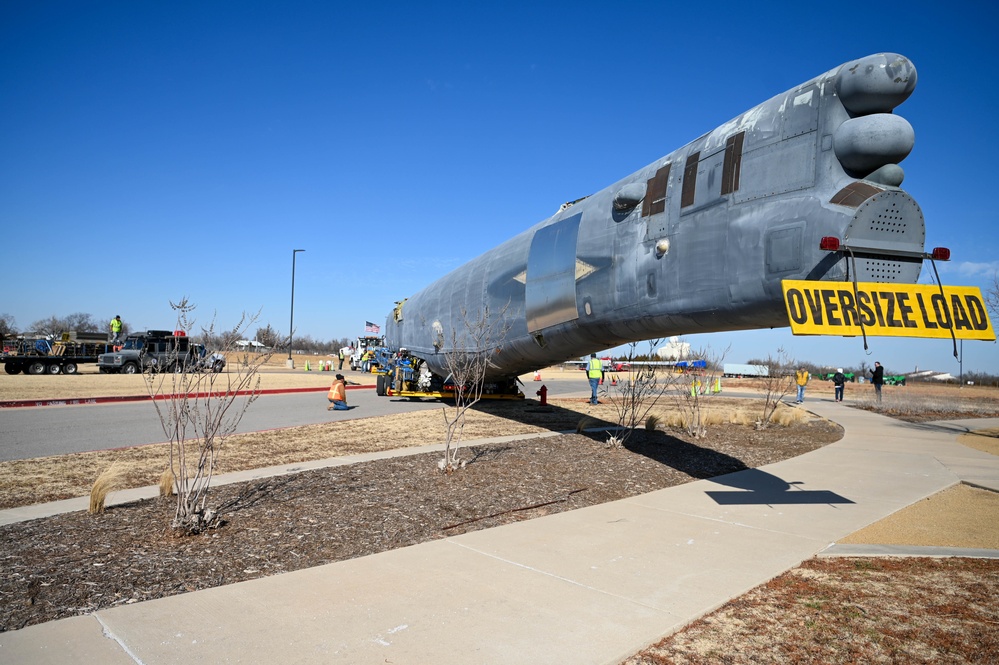 B-52 bomber arrives in Oklahoma City, ready to fulfill mission