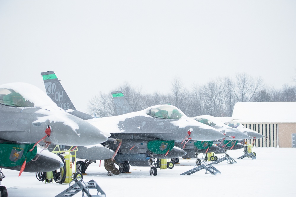 180th Fighter Wing Conducts Maintenance  During Snow Storm