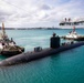 USS Ashville prepares to moor to USS Emory S. Land