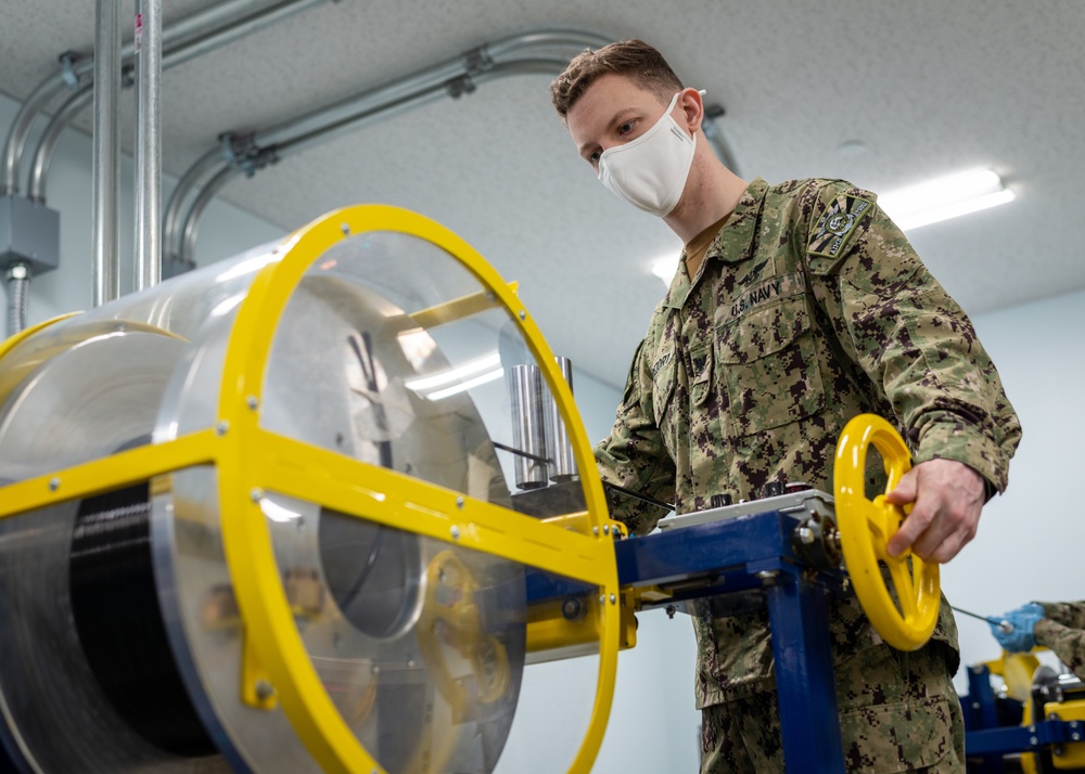 Sailors at AIMD Atsugi Perform Cable Inspection