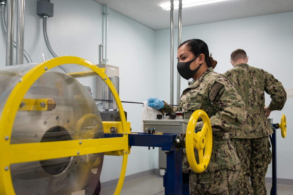 Sailors at AIMD Atsugi Perform Cable Inspection