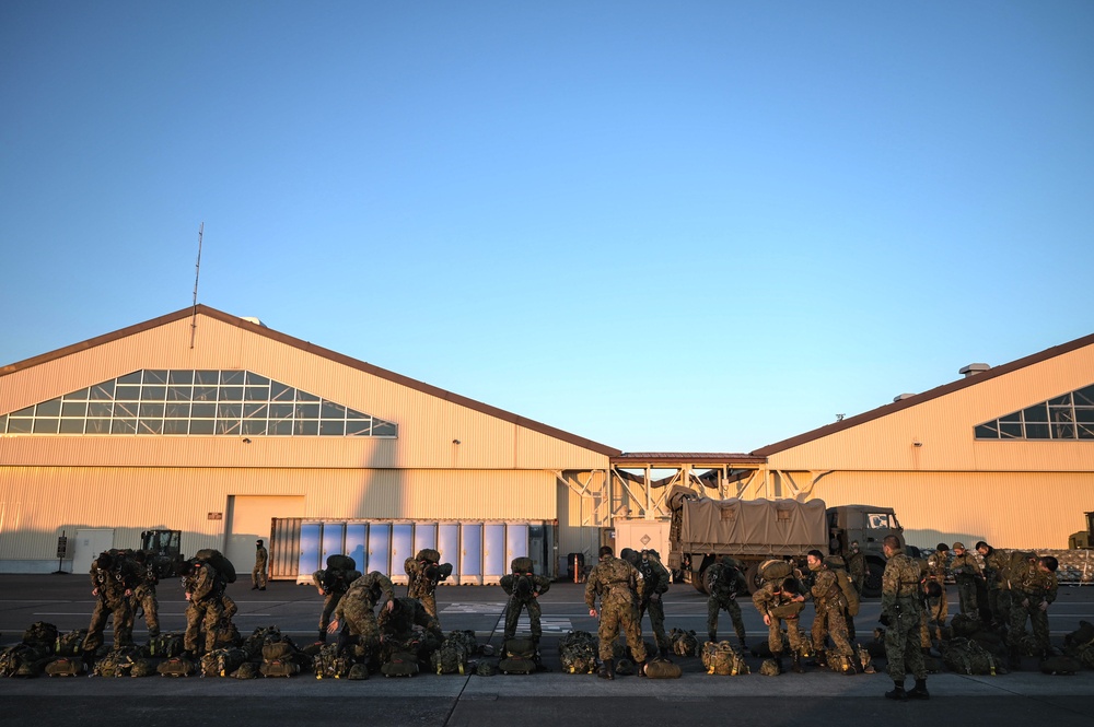 U.S., Japan perform large-scale airborne exercise