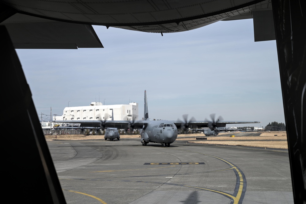 U.S, Japan perform large-scale airborne exercise