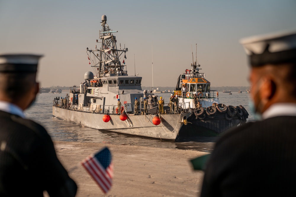 U.S. 5th Fleet Ships Visit Pakistan