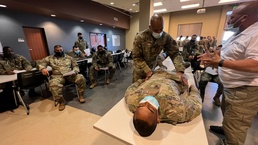 Soldiers, Airmen in EMT training
