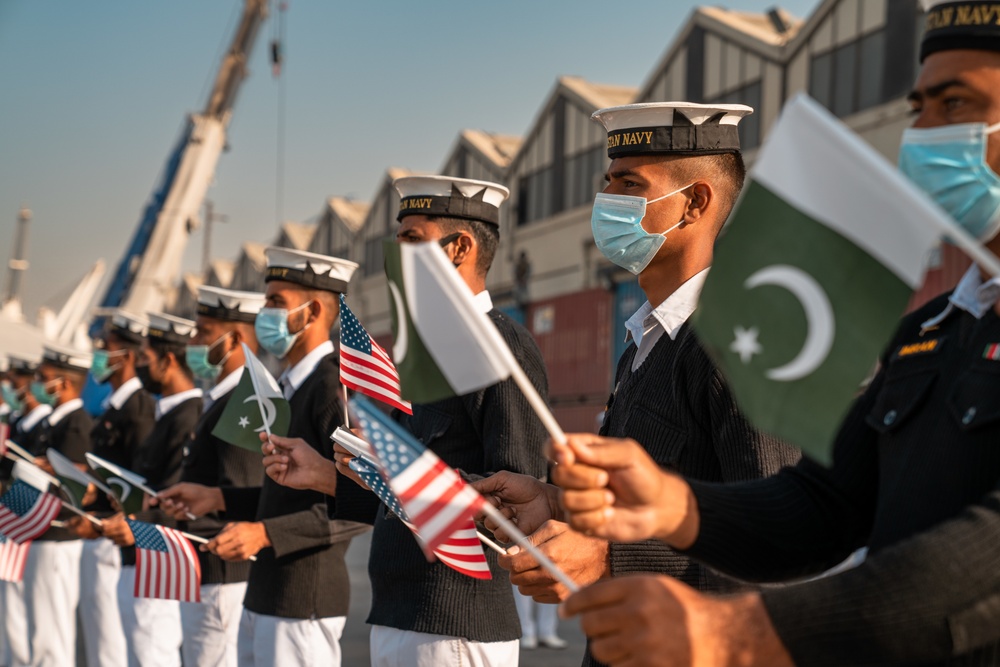 U.S. 5th Fleet Ships Visit Pakistan