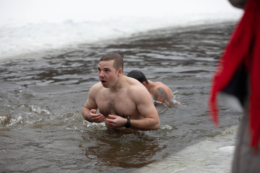 JMTG-U Soldiers take part in local Polar Plunge event