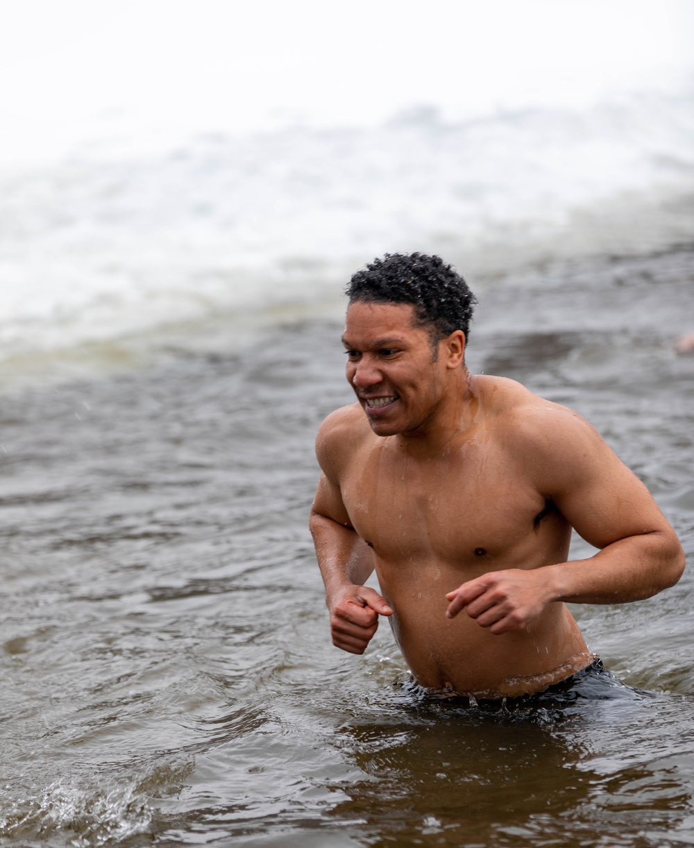 JMTG-U Soldiers take part in local Polar Plunge event