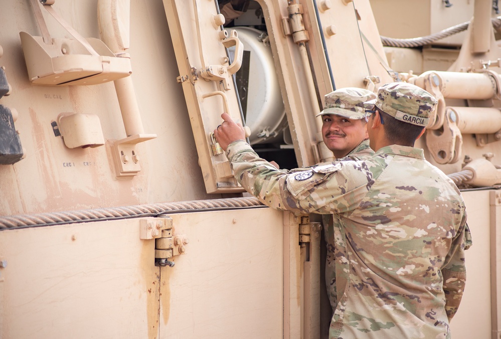 Idaho National Guard leaders visit 116th Cavalry Brigade Combat Team Soldiers during pre-mobilization training