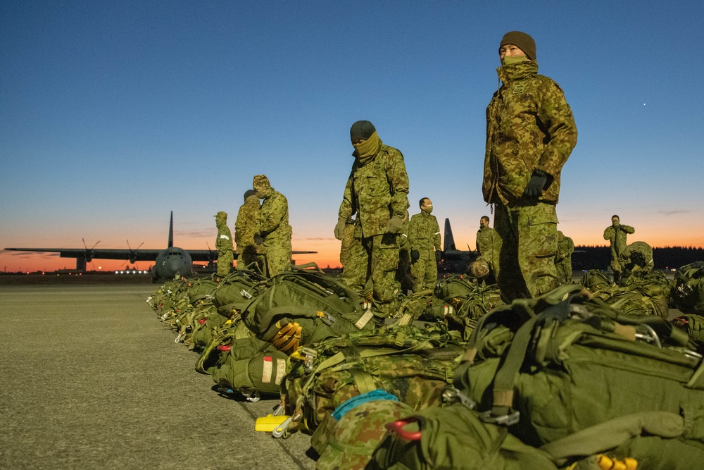 U.S., Japan perform large-scale airborne exercise