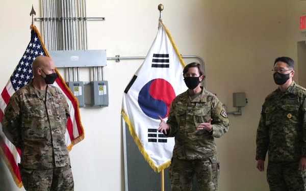 SOCKOR leadership honor 8 ROK Navy SEALs and &quot;jump wings&quot; accomplishment