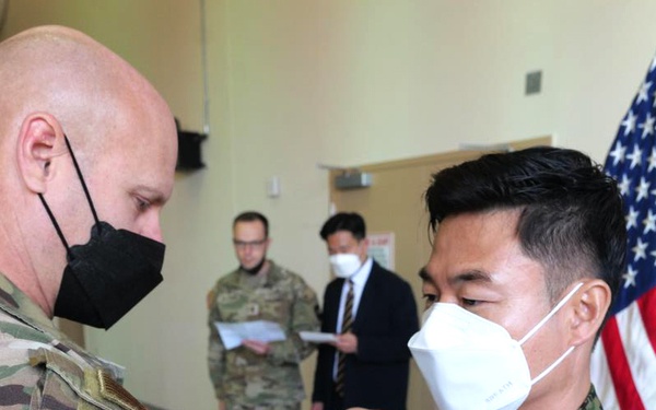 8 ROK Navy SEALs earn U.S. &quot;jump wings&quot;