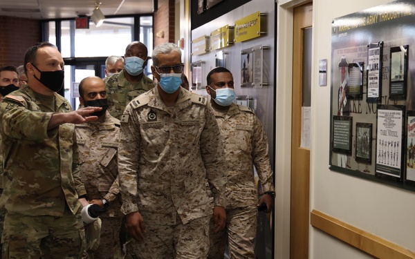 Saudi Army SEAC visits MEB, learns best practices