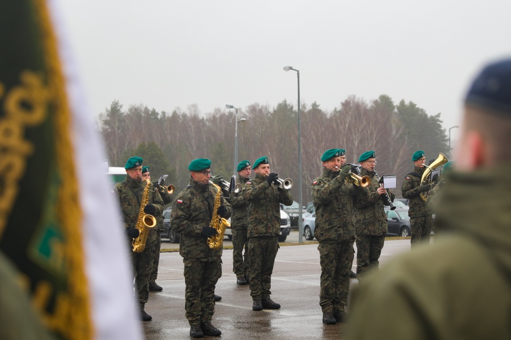 Polish Armed Forces Conduct Ceremony to Mark Change of Command and Honor Col. Gmurski's Retirement