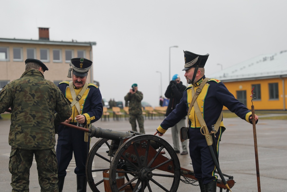 Polish Armed Forces Conduct Ceremony to Mark Change of Command and Honor Col. Gmurski's Retirement