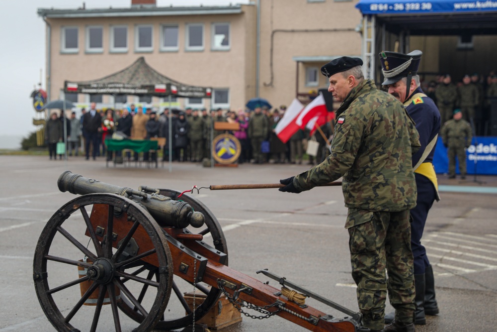 Polish Armed Forces Conduct Ceremony to Mark Change of Command and Honor Col. Gmurski's Retirement