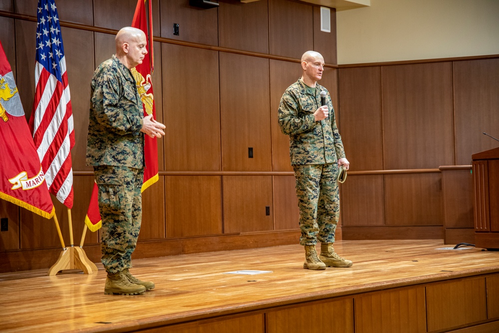 38th Commandant of the Marine Corps visits Marine Forces Reserve leadership and Marines; discusses force design, talent management, and retention in a town hall