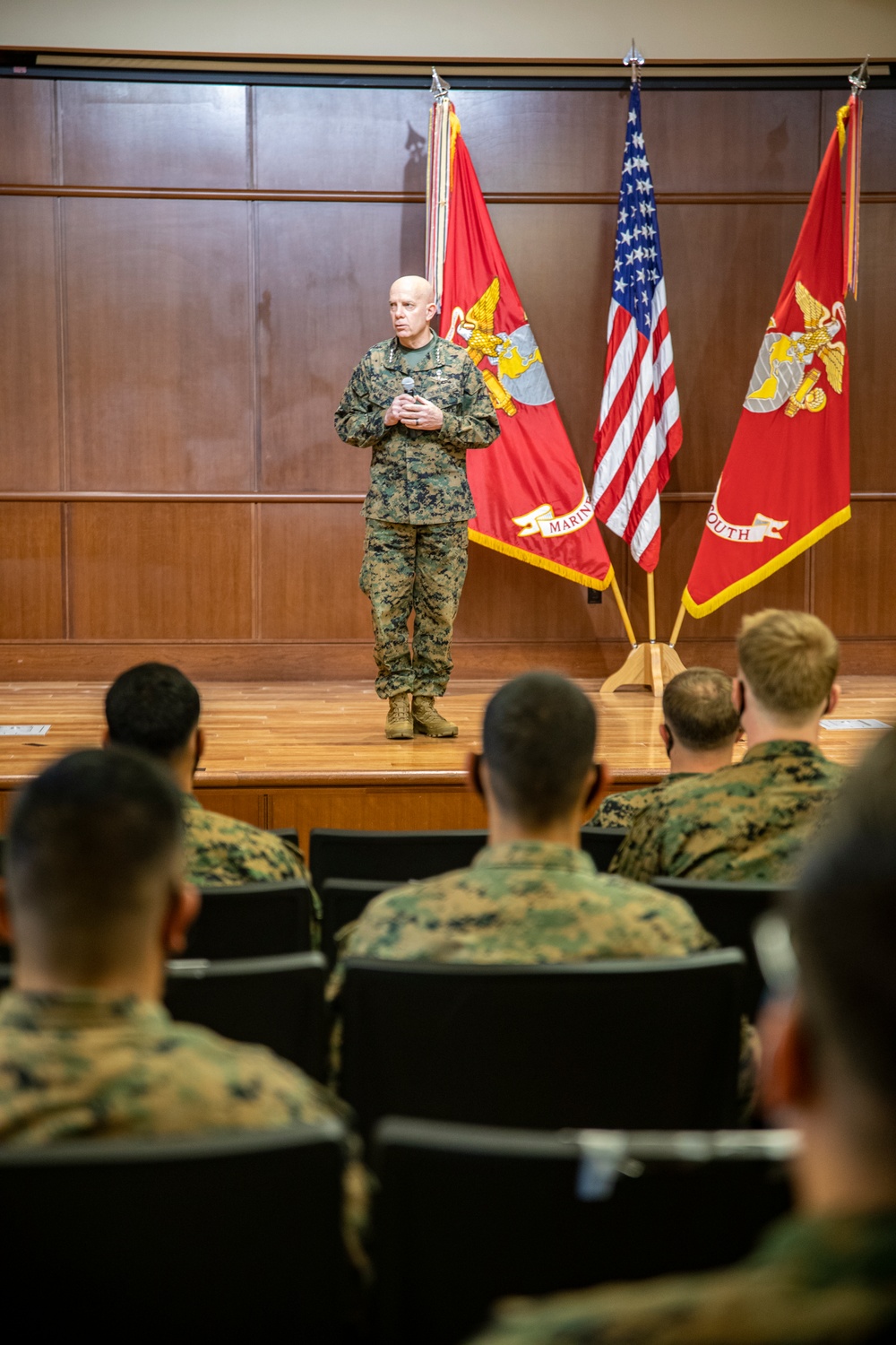 38th Commandant of the Marine Corps visits Marine Forces Reserve leadership and Marines; discusses force design, talent management, and retention in a town hall