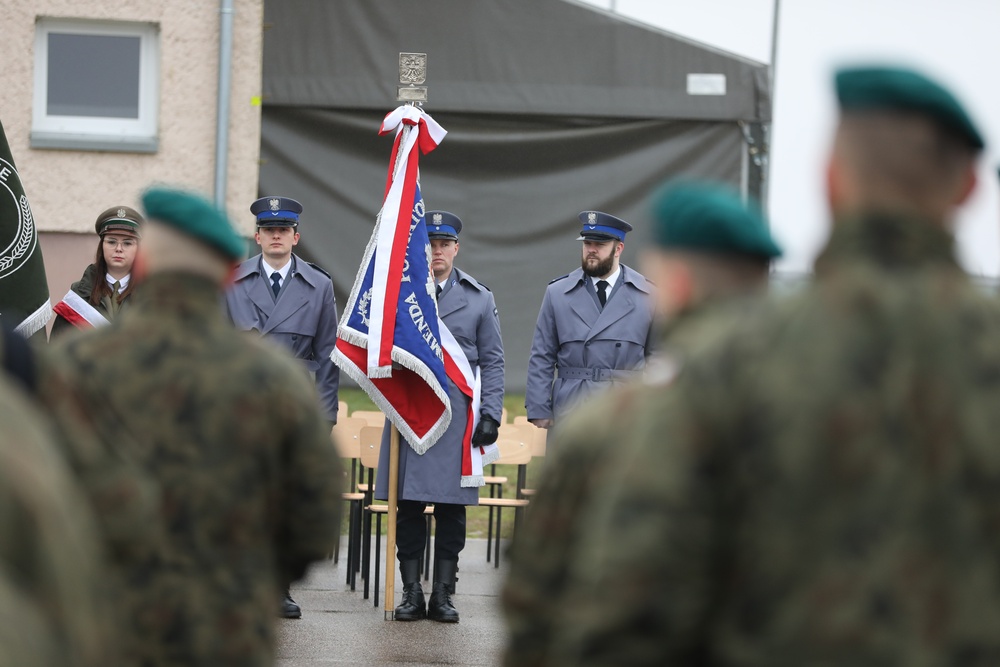 Polish Armed Forces Conduct Ceremony to Mark Change of Command and Honor Col. Gmurski's Retirement