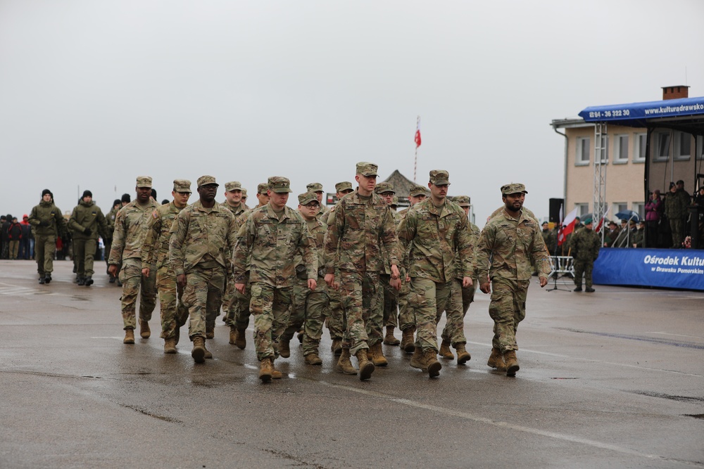 Polish Armed Forces Conduct Ceremony to Mark Change of Command and Honor Col. Gmurski's Retirement