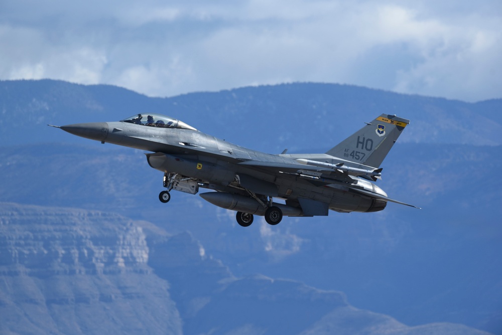 F-16 Vipers Practice at Holloman