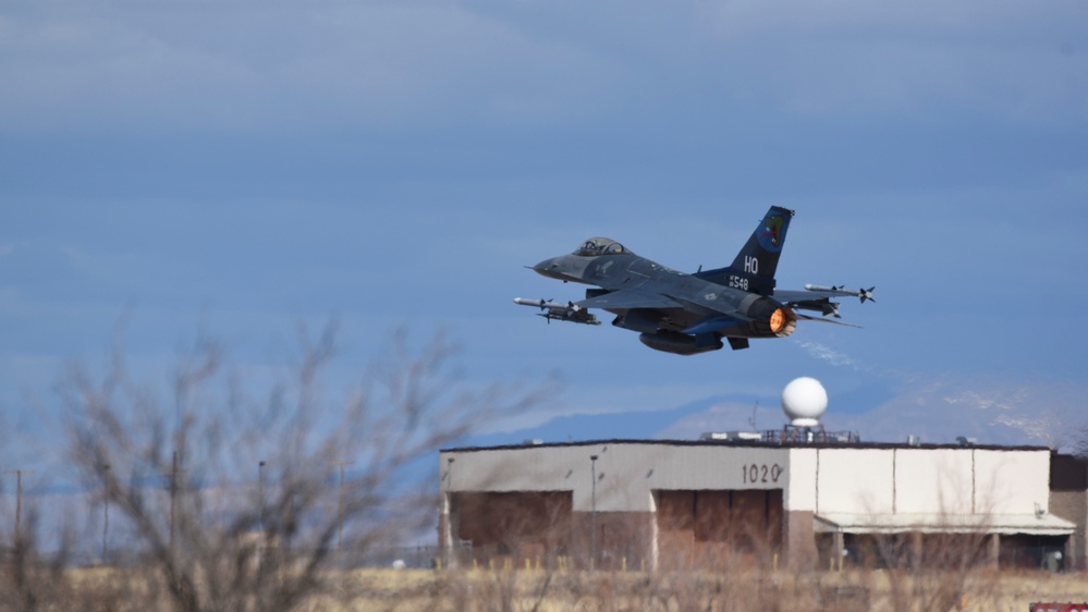 F-16 Vipers Practice at Holloman