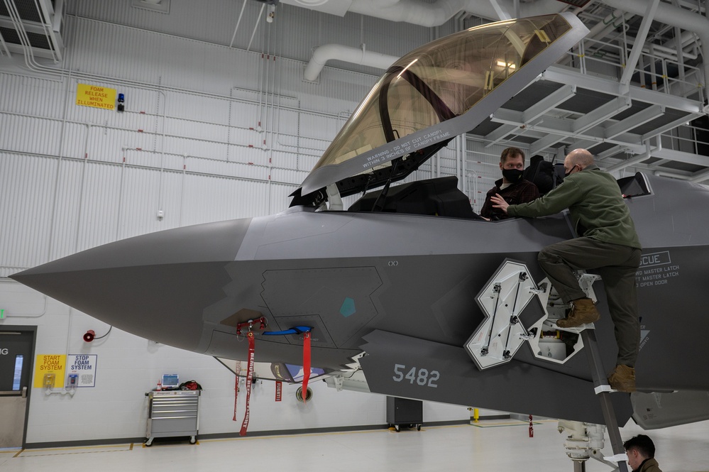 ‘49th State’ welcomes 49th  F-35