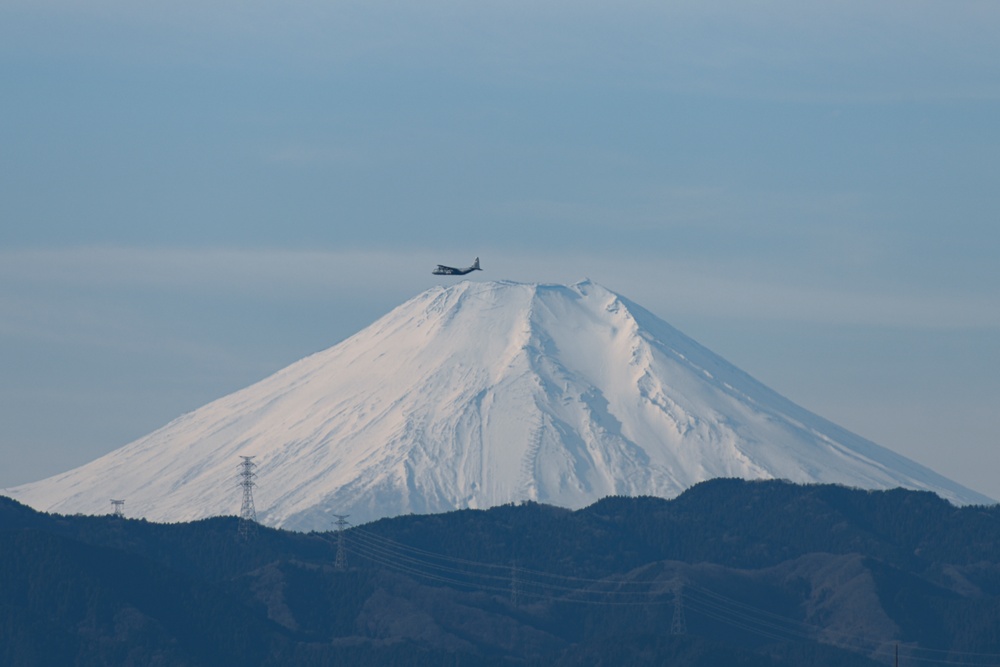 U.S, Japan perform large-scale airborne exercise