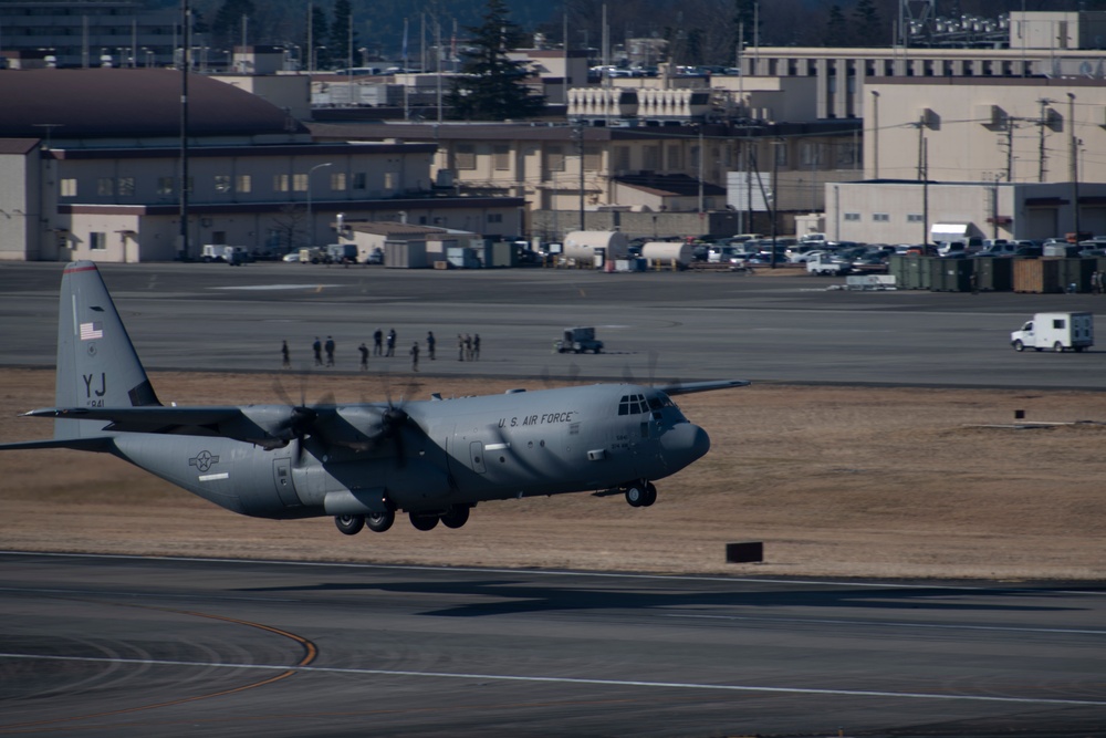 U.S, Japan perform large-scale airborne exercise