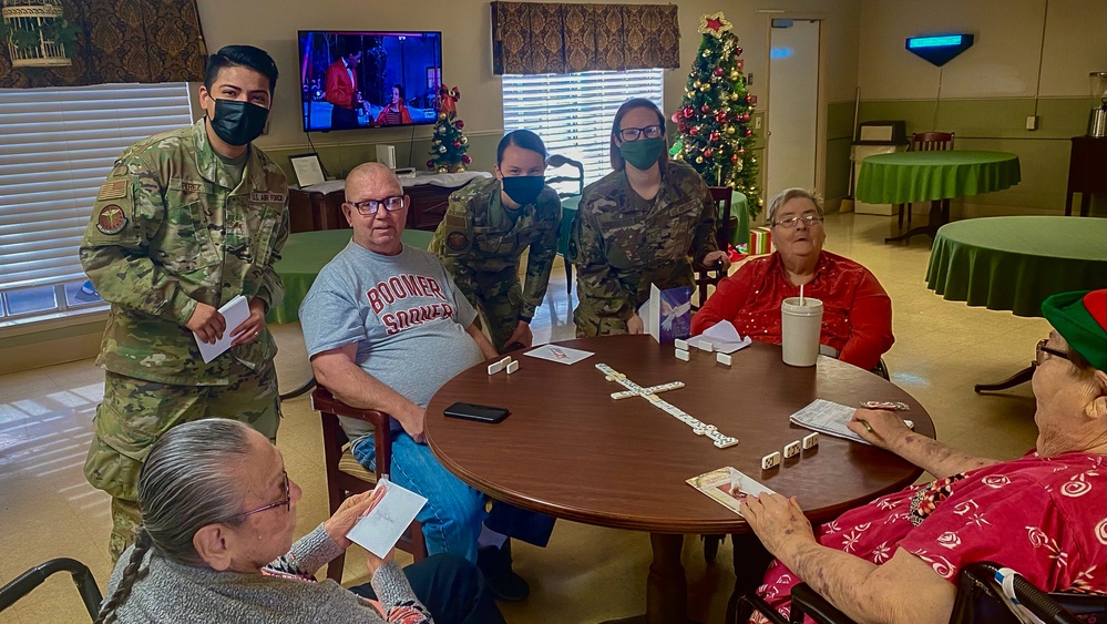 Sheppard Airmen spread holiday cheer in local communities