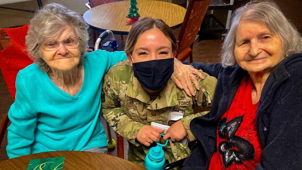 Sheppard Airmen spread holiday cheer in local communities