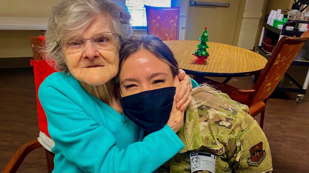 Sheppard Airmen spread holiday cheer in local communities