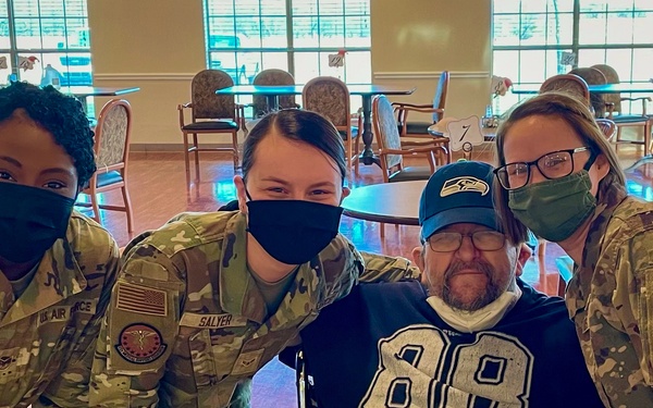 Sheppard Airmen spread holiday cheer in local communities