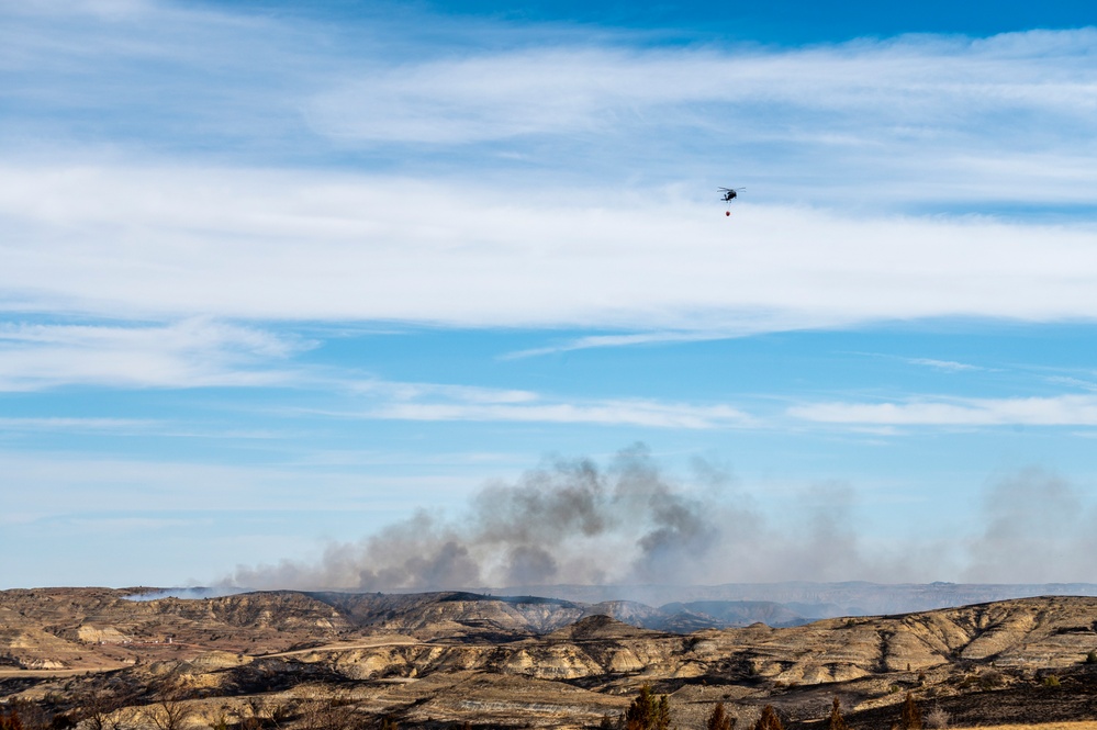 North Dakota Army National Guard UH-60 Black Hawk Battles Wildland Fire