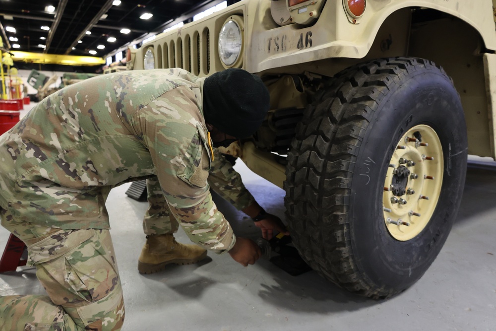 1TSC Soldiers Conduct Vehicle Recovery Training