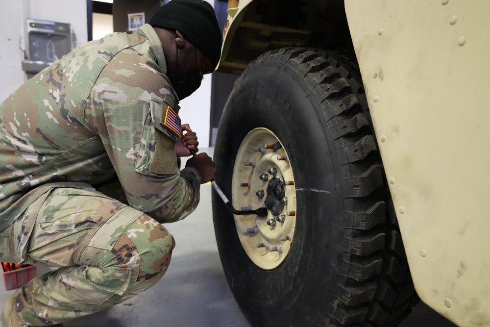 1TSC Soldiers Conduct Vehicle Recovery Training