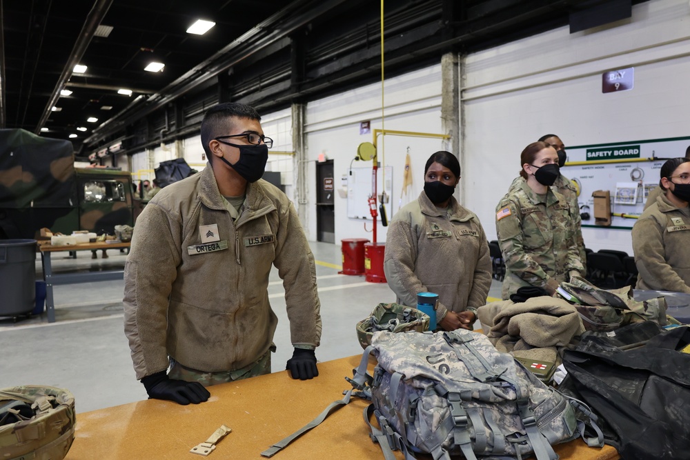 1TSC Soldiers Conduct Vehicle Recovery Training