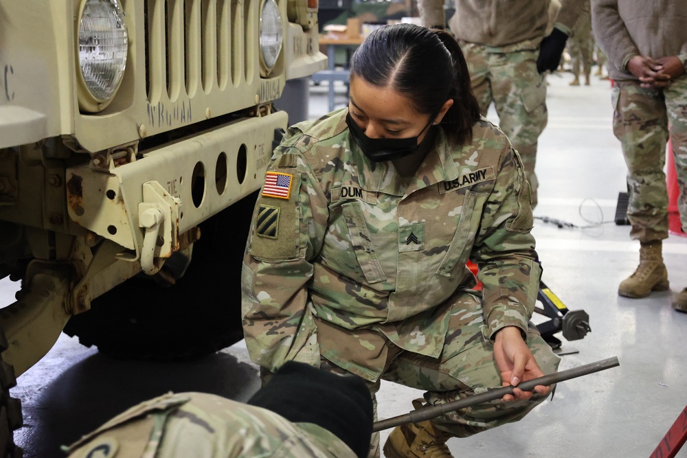 1TSC Soldiers Conduct Vehicle Recovery Training