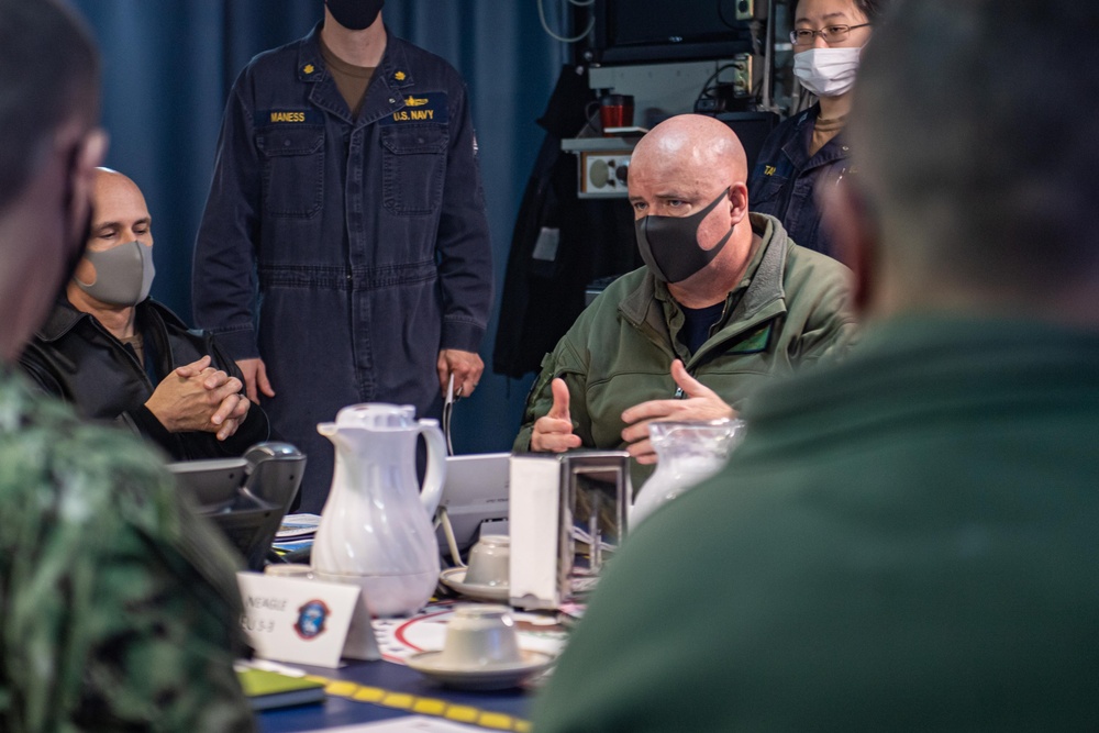 Commodore of Phibron 11 conducs pre-sail conference aboard USS America.