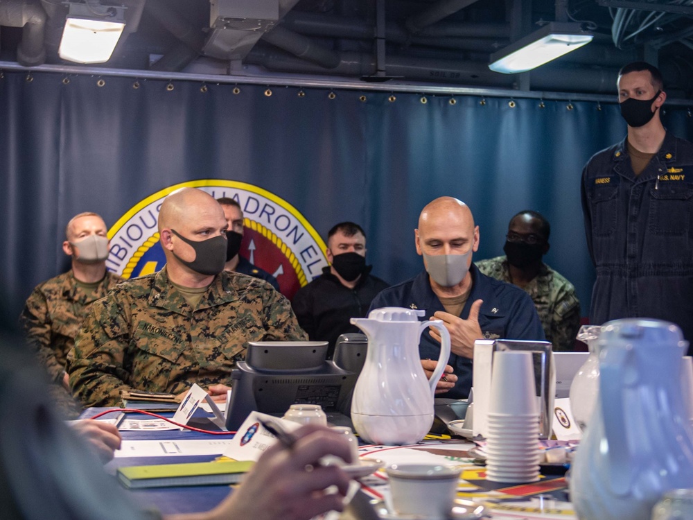 Commodore of Phibron 11 conducts pre-sail conference aboard USS America.