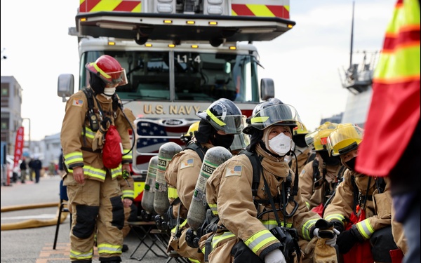 Sailors and Firefighters from USS Barry, USS Howard and CFAY Emergency Services Conduct Integrated Fire Drill
