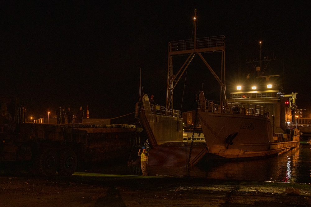 3rd Landing Support Battalion conducts port and beach operations during battalion field exercise