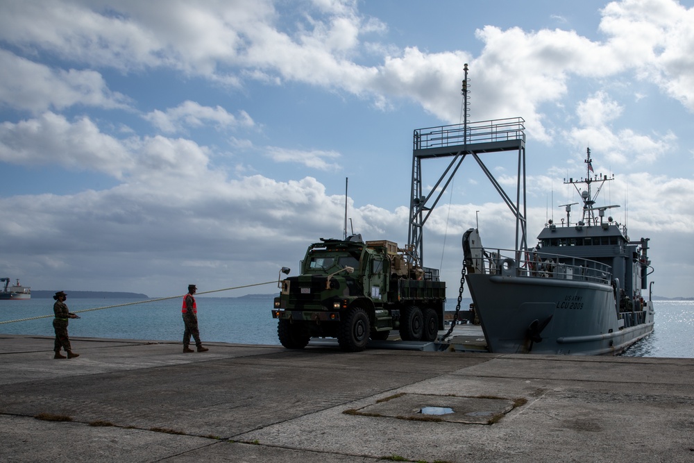 3rd Landing Support Battalion conducts port and beach operations during battalion field exercise