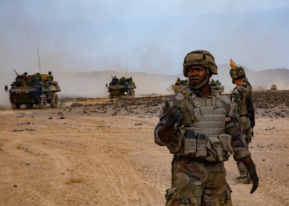 French, U.S. Soldiers meet in Grand Bara Desert