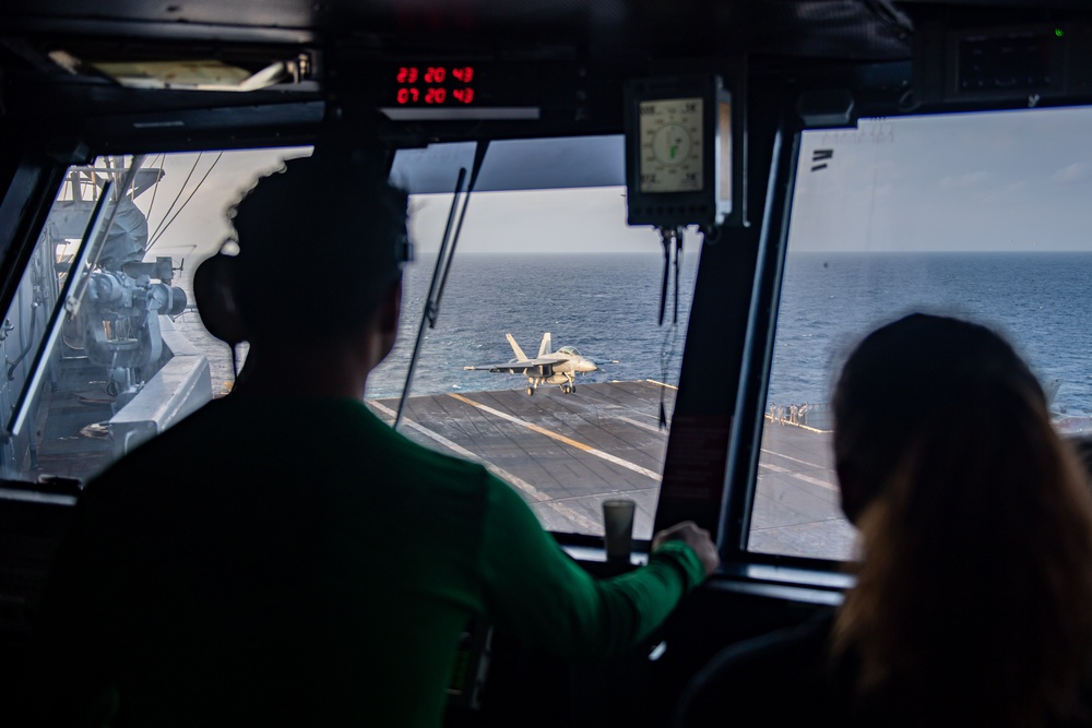 USS Carl Vinson (CVN 70) Conducts Flight Operations in South China Sea